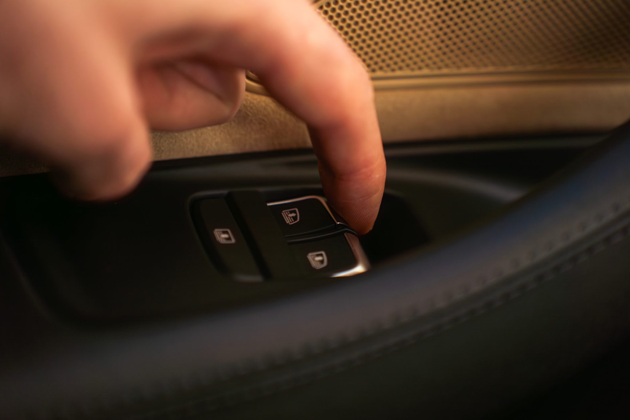 Rolling Your Window Down An Inch Does Not Outsmart the Police Rolling Your Window Down An Inch Does Not Outsmart the Police